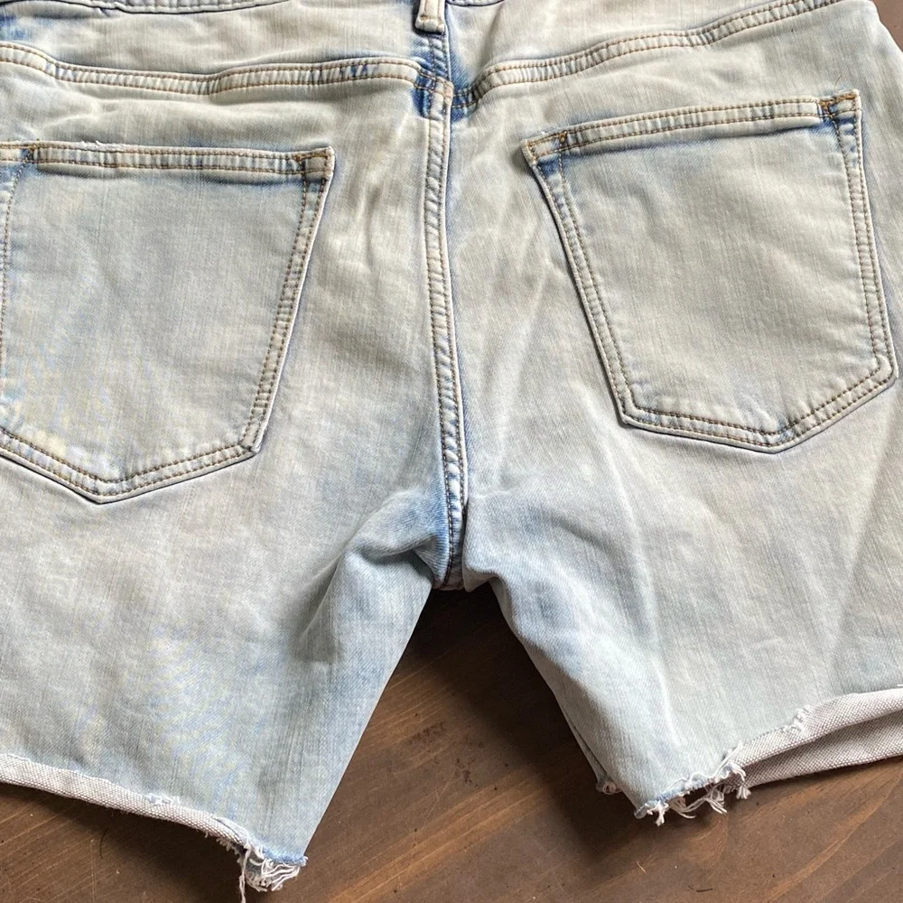 Old Navy Light Blue Jean Shorts for Men Size 32 Cut Offs Distressed Light‎ Wash